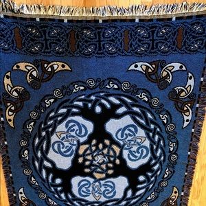 NWOT Keltic Patterened Woven Throw